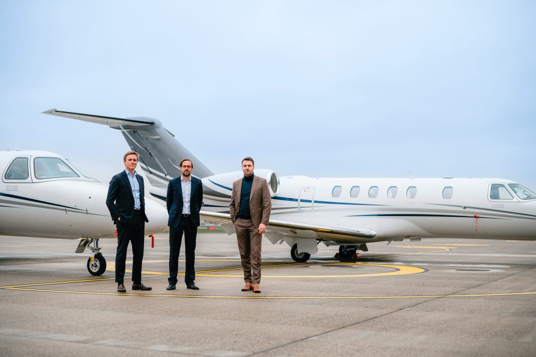 L'équipe de ventes Sky-Club, de gauche à droite, Felix De Winter (Business Development Manager), Nicolas Kroll (head of sales and business development) et Ward Bonduel (CEO)