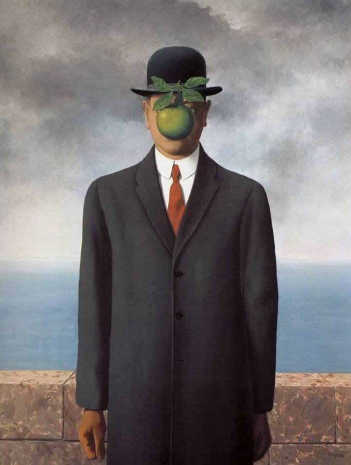 Vanaf het einde van de zomer zal een enorme reproductie van René Magrittes beroemde zelfportret 'Le Fils de l'homme' minstens drie jaar lang de hele gevel van het hotel sieren.