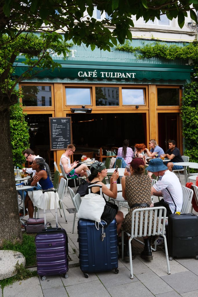 Terras van Café Tulipant op Place Fernand Cocq © Henri Doyen